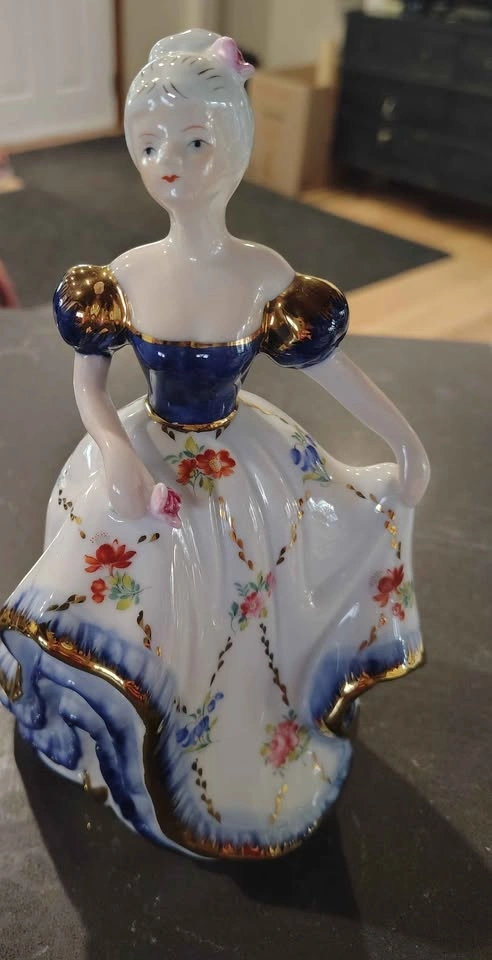 Precious moments and porcelain figurines - photo 4