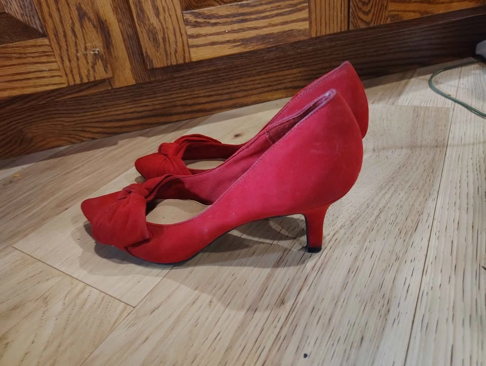 Red pumps - photo 3