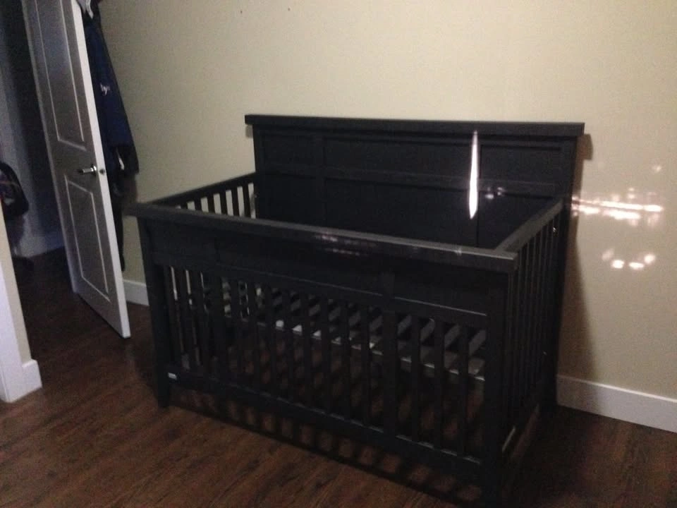 Natart Juvenile Furniture (crib, dresser, wardrobe) - photo 3