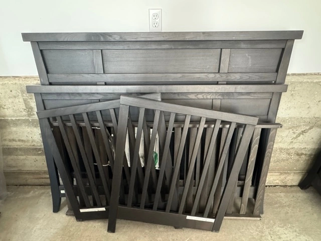 Natart Juvenile Furniture (crib, dresser, wardrobe) - photo 4