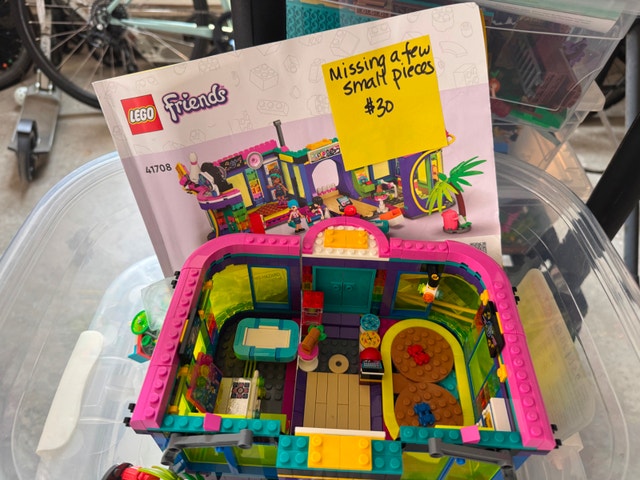 Lego Friends Roller Disco Arcade 41708