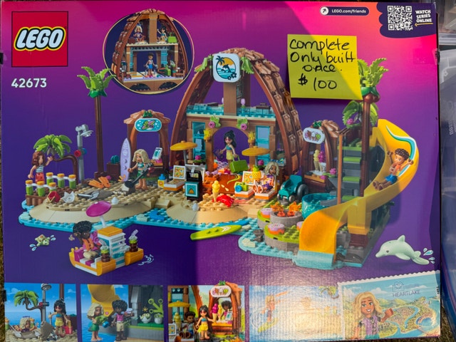 Lego Friends Family Vacation Beach Resort 42673