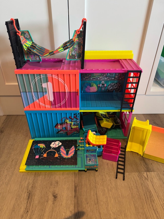LOL Surprise Clubhouse Playset - photo 2