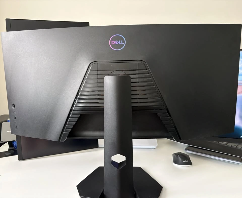 Dell 34” Curved Ultrawide Gaming Monitor – 144Hz WQHD - photo 3
