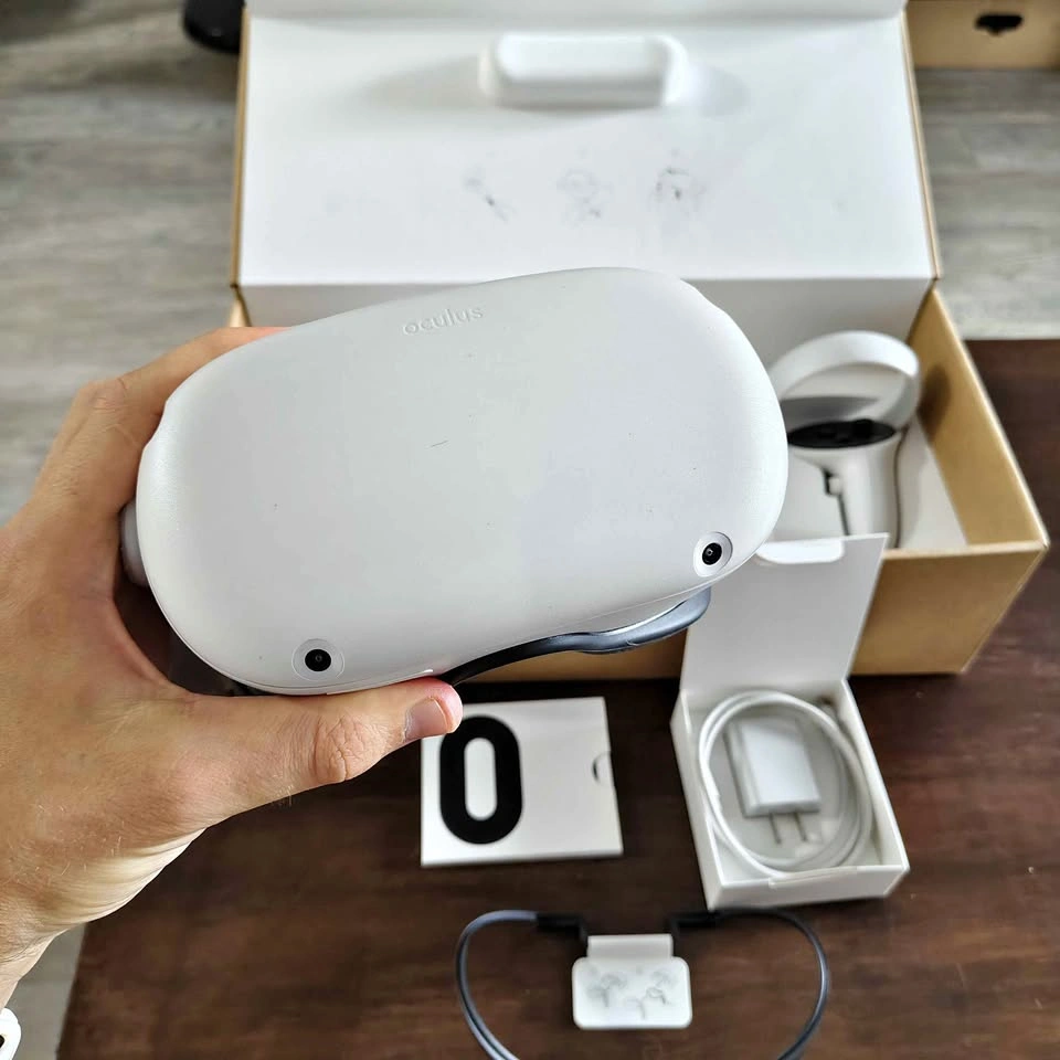 Meta Quest 2 VR Headset – Mint Condition, Complete in Box