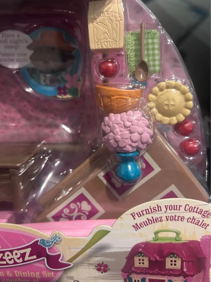 Mini Bedroom and Kitchen Set Toy - photo 2