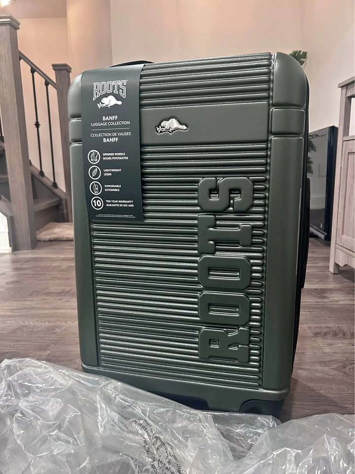 Banff Medium Luggage BRAND NEW (Green and Black)