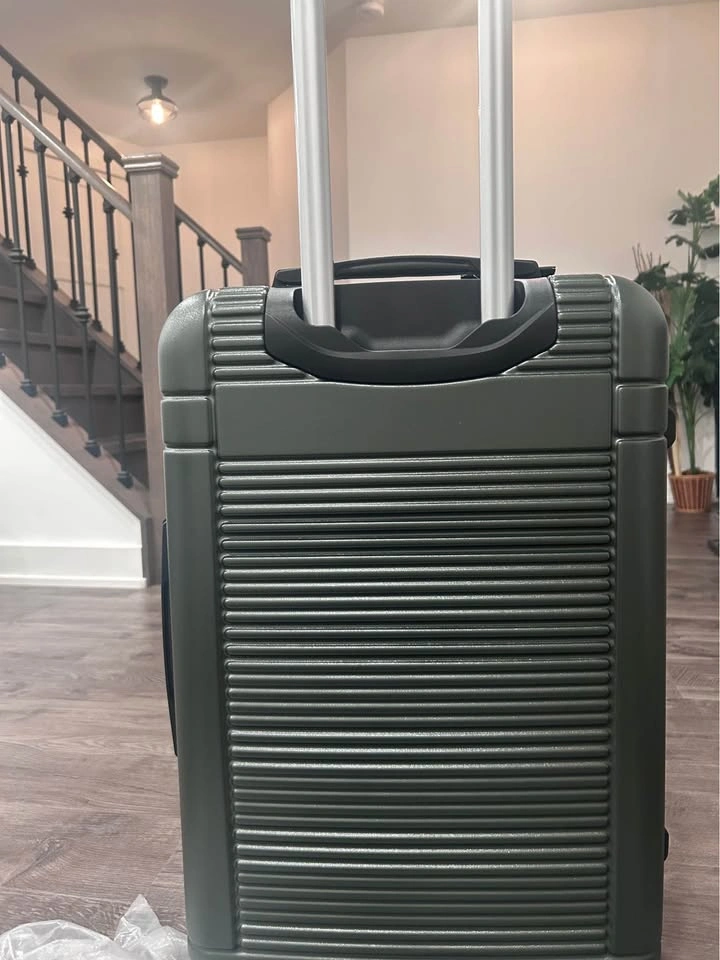 Banff Medium Luggage BRAND NEW (Green and Black) - photo 3