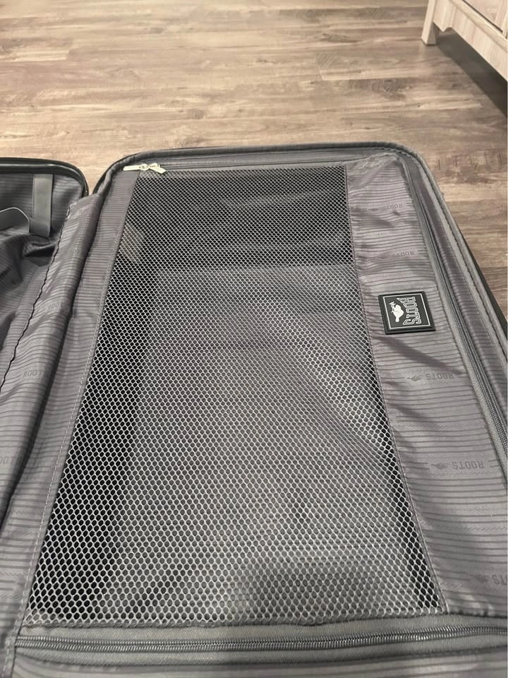 Banff Medium Luggage BRAND NEW (Green and Black) - photo 4