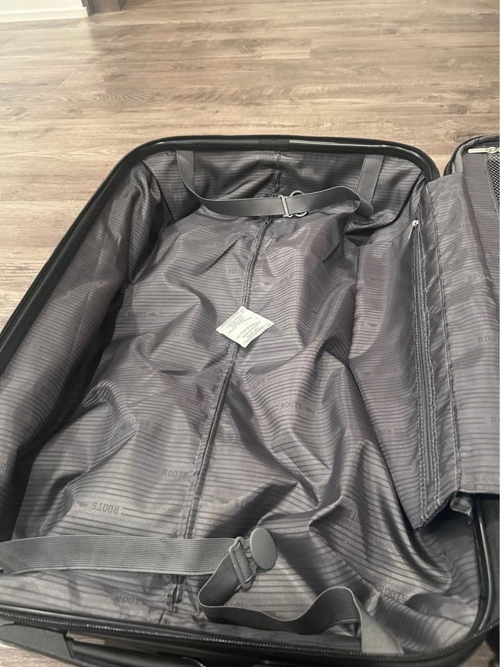 Banff Medium Luggage BRAND NEW (Green and Black) - photo 5