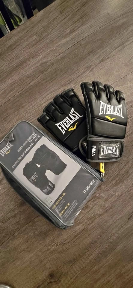 Everlast MMA Kickboxing Gloves