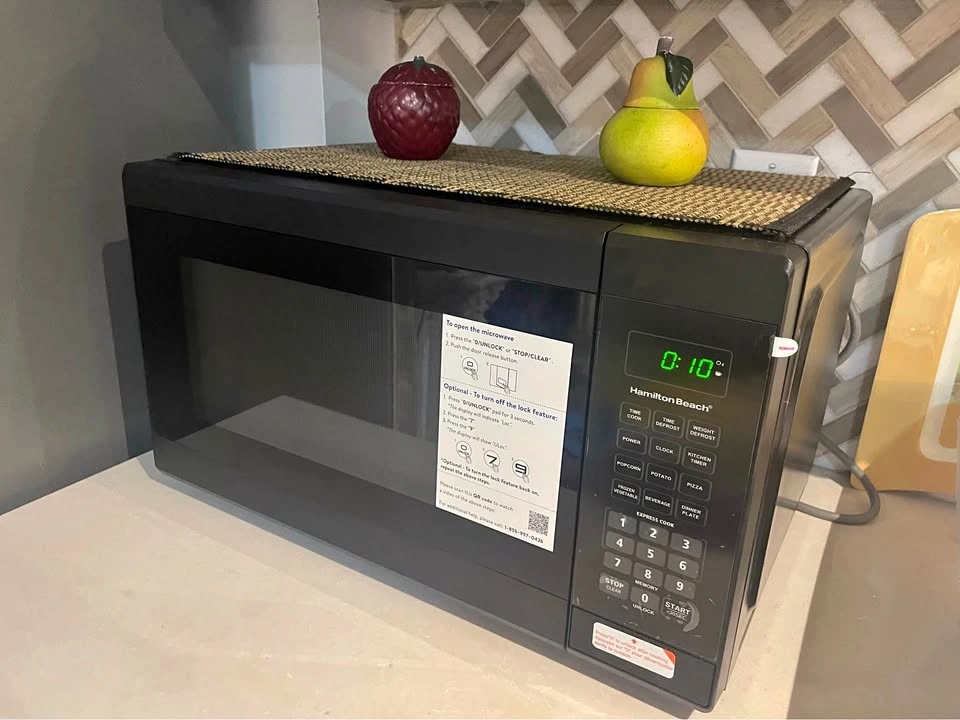 Hamilton Beach Microwave – Barely Used - MOVING SALE