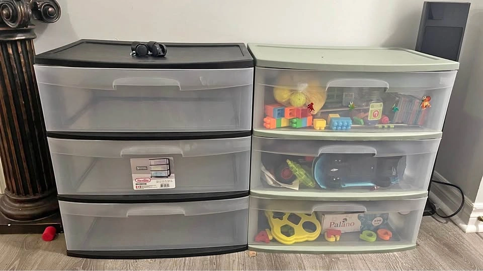 2 plastic drawer sets - 25 each