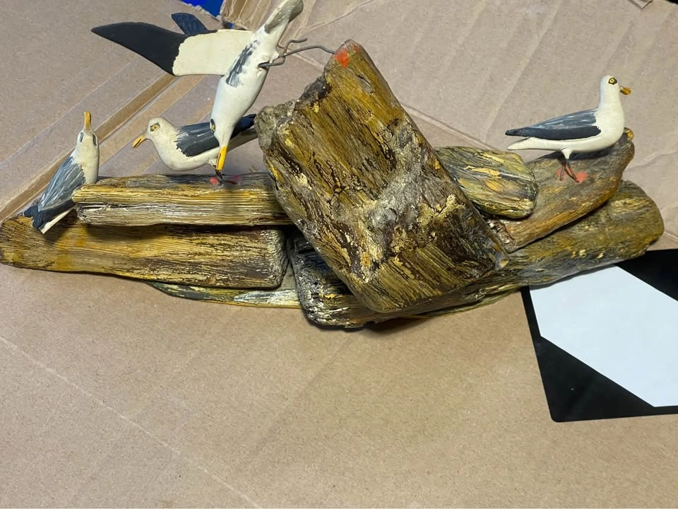 Sea gulls on driftwood - art hand carved and oil painted - photo 2