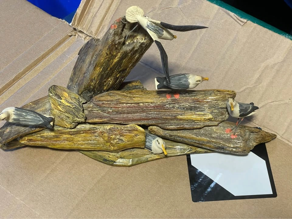 Sea gulls on driftwood - art hand carved and oil painted - photo 3