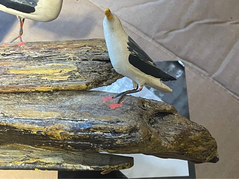 Sea gulls on driftwood - art hand carved and oil painted - photo 5