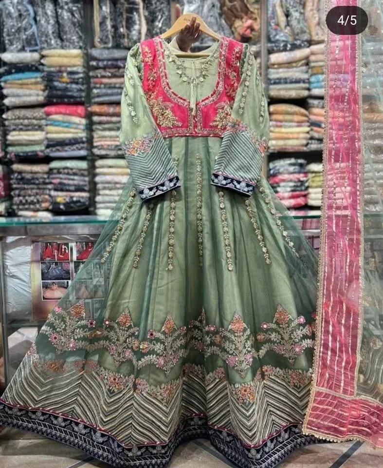 Brand new pakistani shalwar kameez gown - never worn image indicator(3)