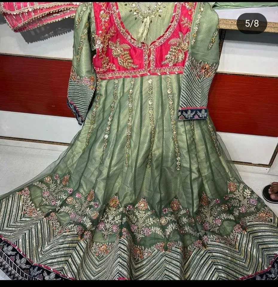 Brand new pakistani shalwar kameez gown - never worn image indicator(4)