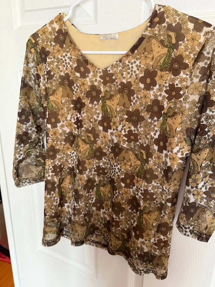 Medium shirts and tops bundle - photo 4