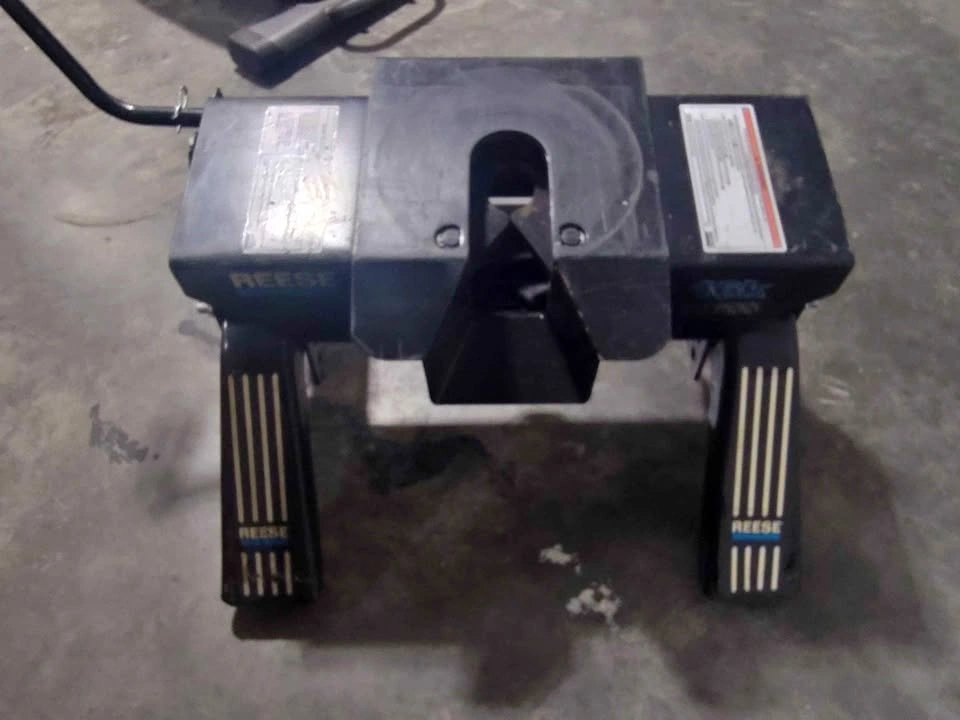 Reese 1600 fifth Wheel Hitch, 16,000 lbs. Capacity