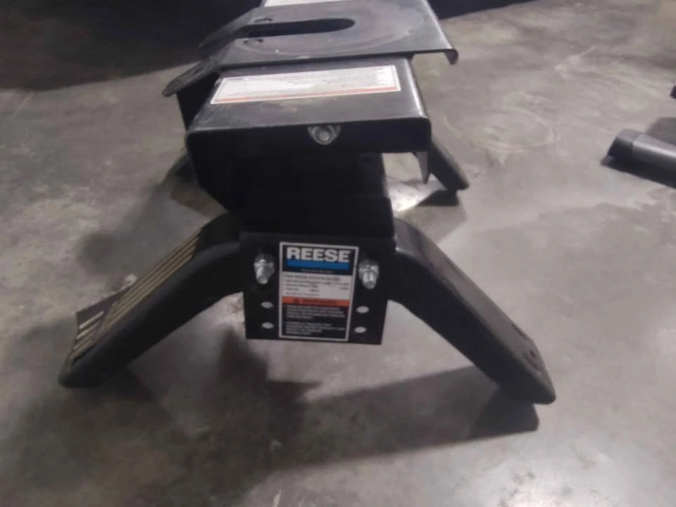 Reese 1600 fifth Wheel Hitch, 16,000 lbs. Capacity - photo 2
