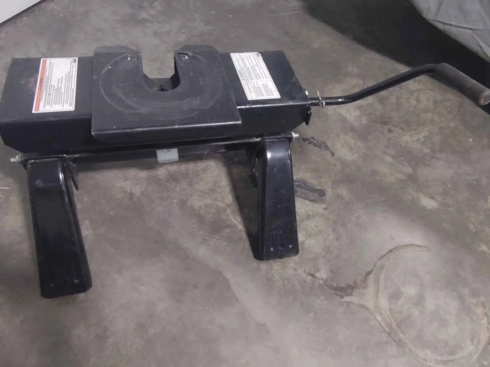 Reese 1600 fifth Wheel Hitch, 16,000 lbs. Capacity - photo 3