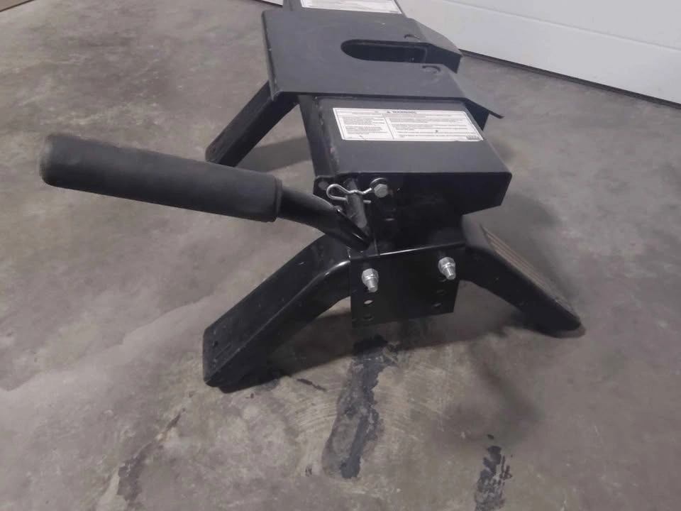 Reese 1600 fifth Wheel Hitch, 16,000 lbs. Capacity - photo 4