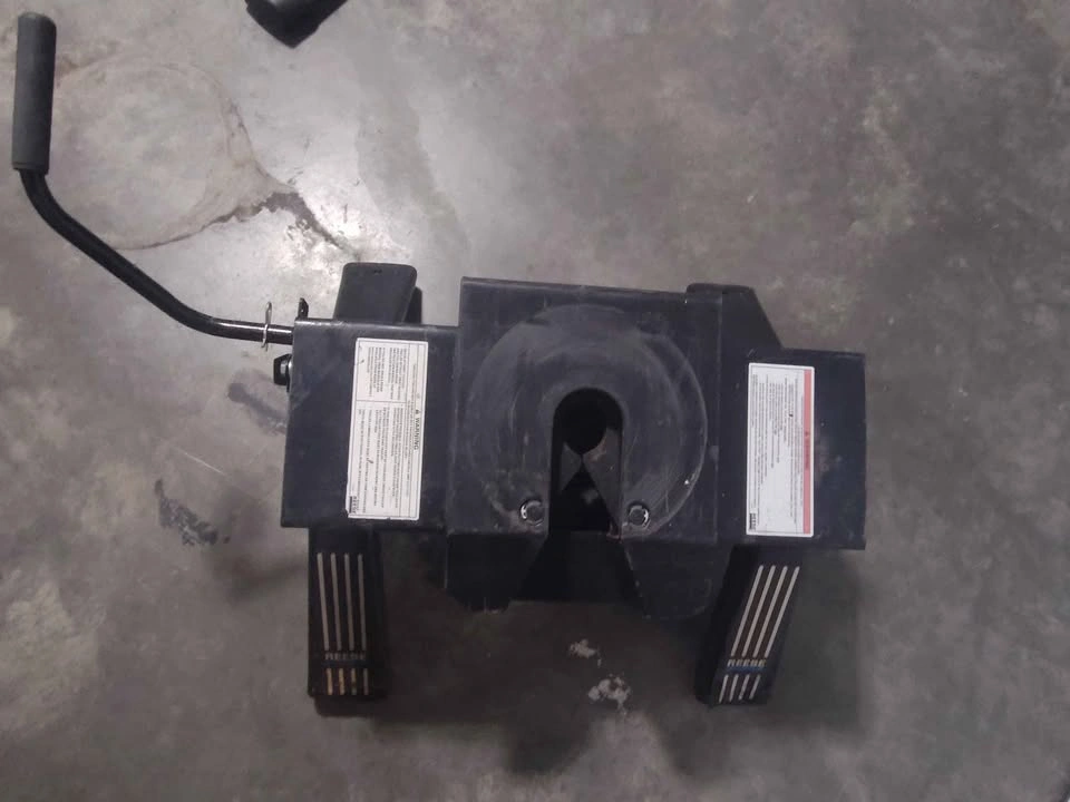 Reese 1600 fifth Wheel Hitch, 16,000 lbs. Capacity - photo 5