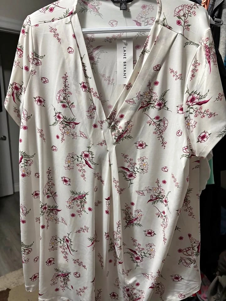 Lane Bryant Averee V-Pleat Floral Top Size 2X