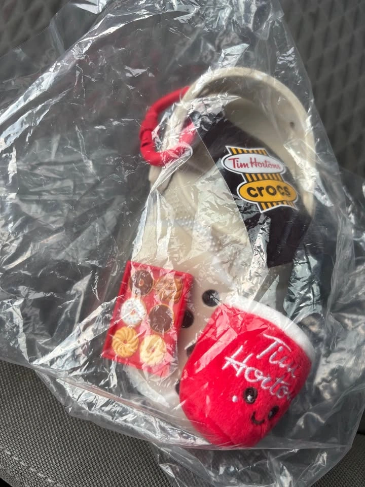 Tim Hortons x Crocs Bag Charm- Brand new-Giftable!!! - photo 4