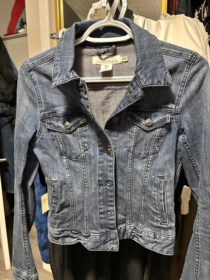 H&M L.O.G.G. Denim Jacket Size US 4