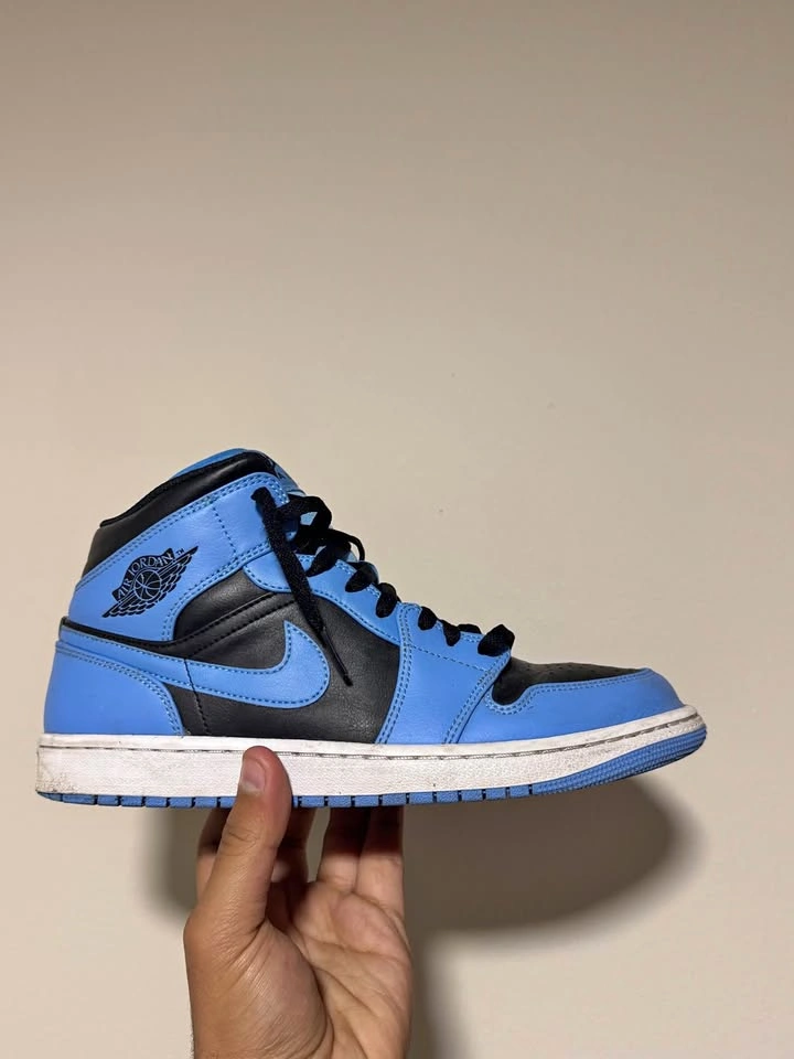 Air Jordan 1 Mid University Blue Black
