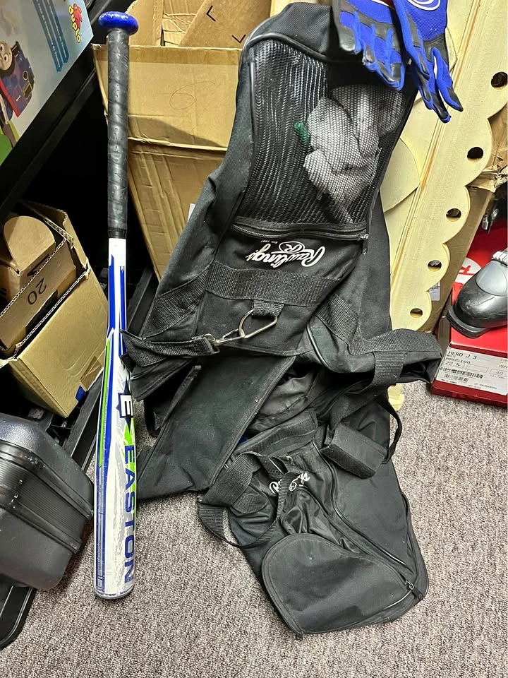 Easton Baseball Bat Rawlings Gear Bag & Gloves