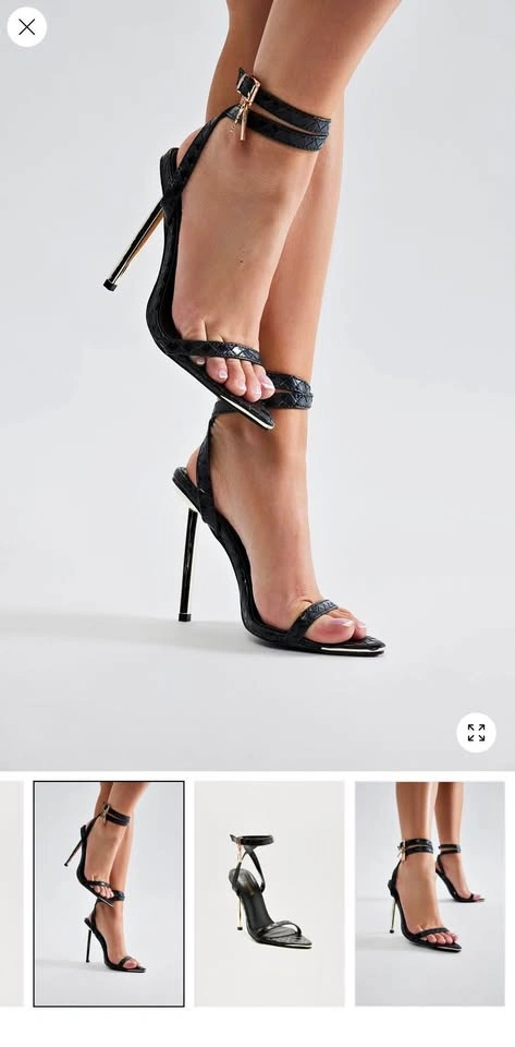 Fashion nova heel