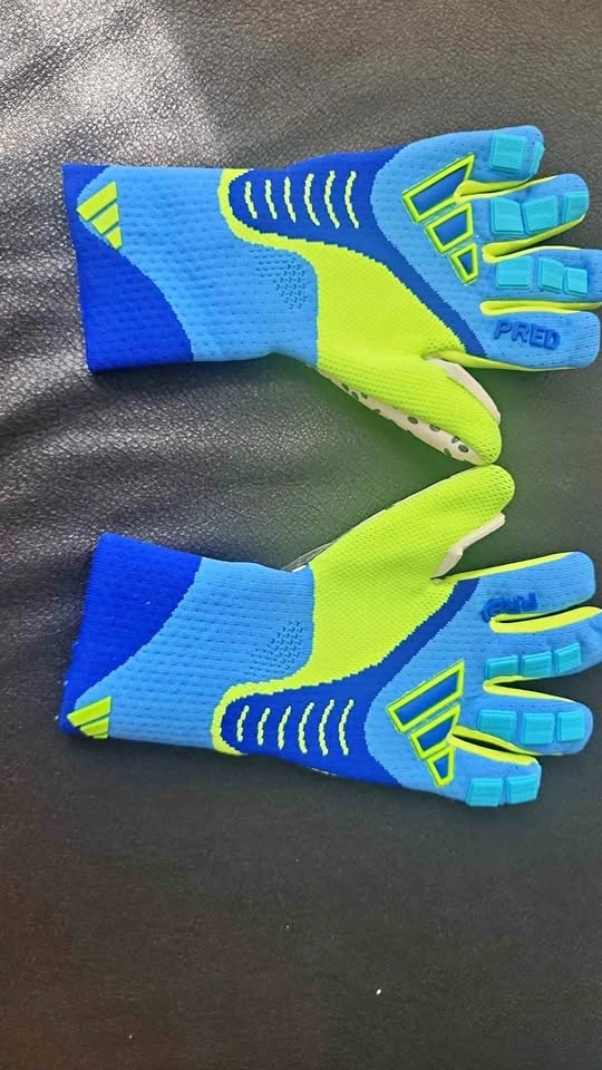 Goalkeeper gloves