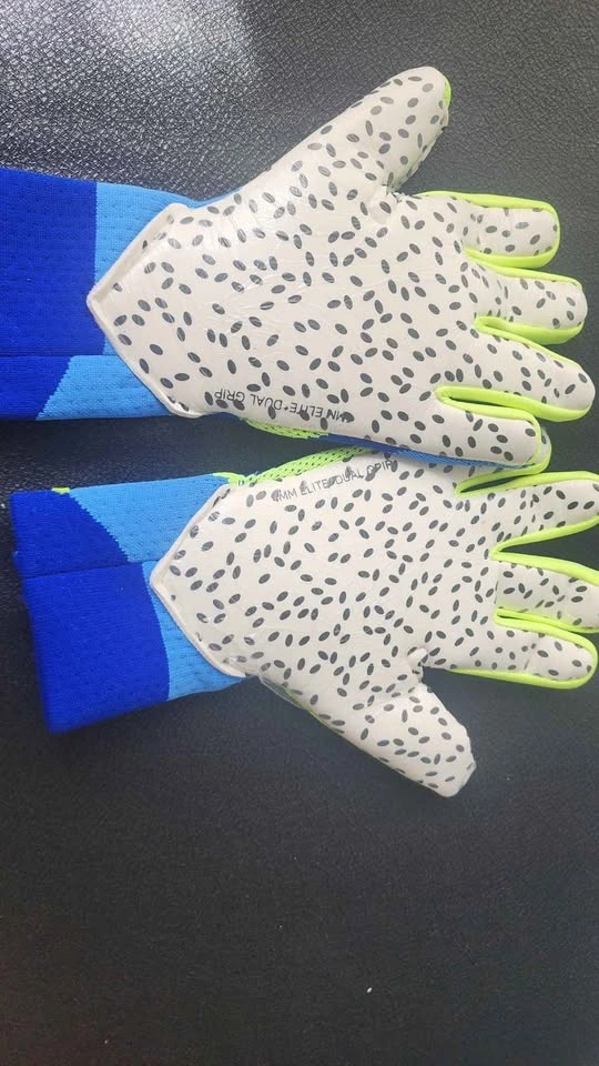 Goalkeeper gloves - photo 2