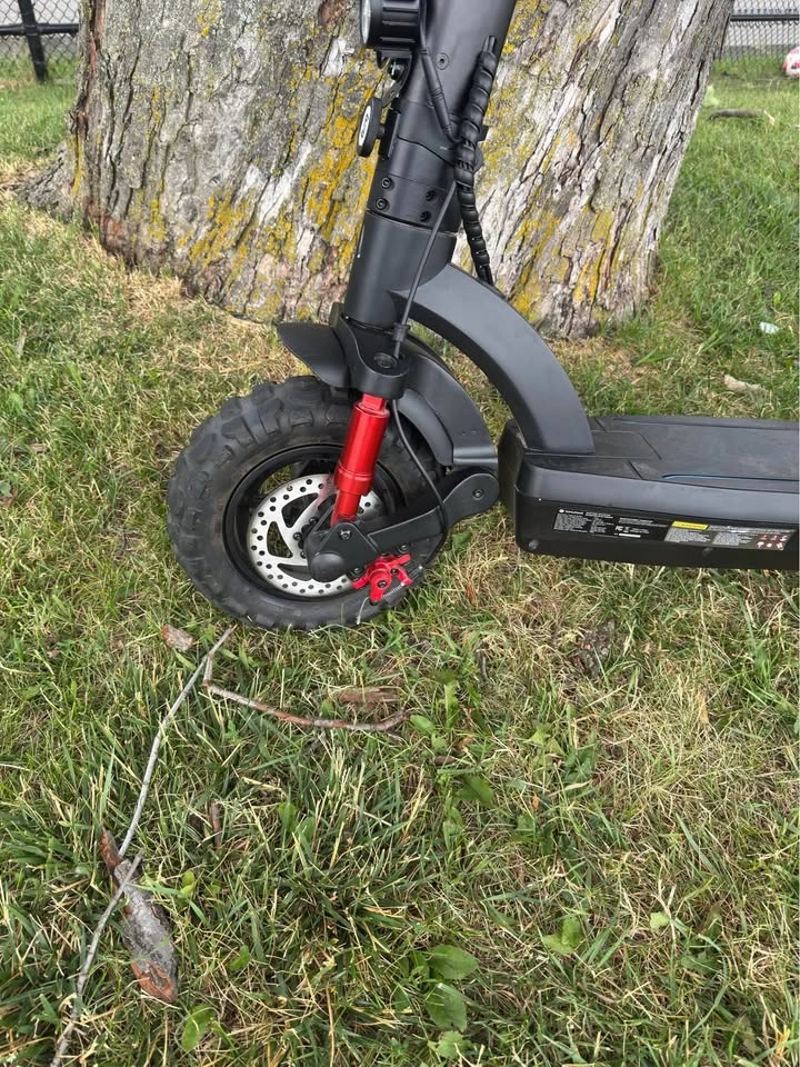 Isinwheel Gt2 Electric Scooter - Open to trades - photo 3