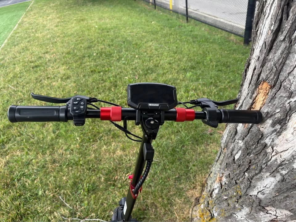 Isinwheel Gt2 Electric Scooter - Open to trades - photo 4