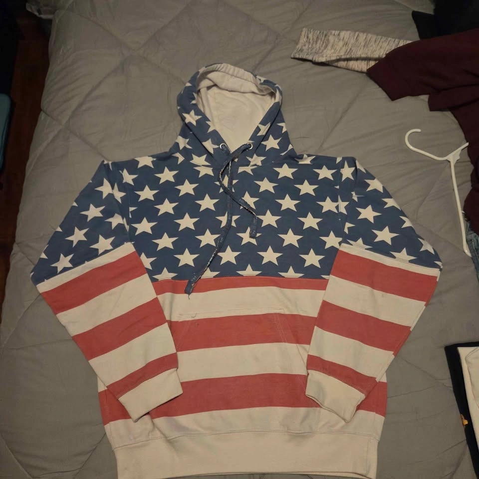 3 hoodies for 15 - photo 4