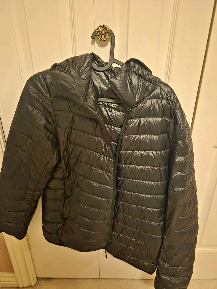 Uniqlo Men's Puffer Jacket Size Medium