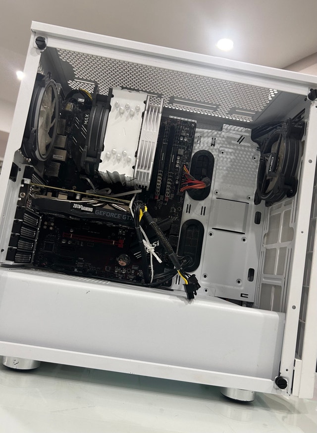 White Gaming PC 32GB RAM with Monitor