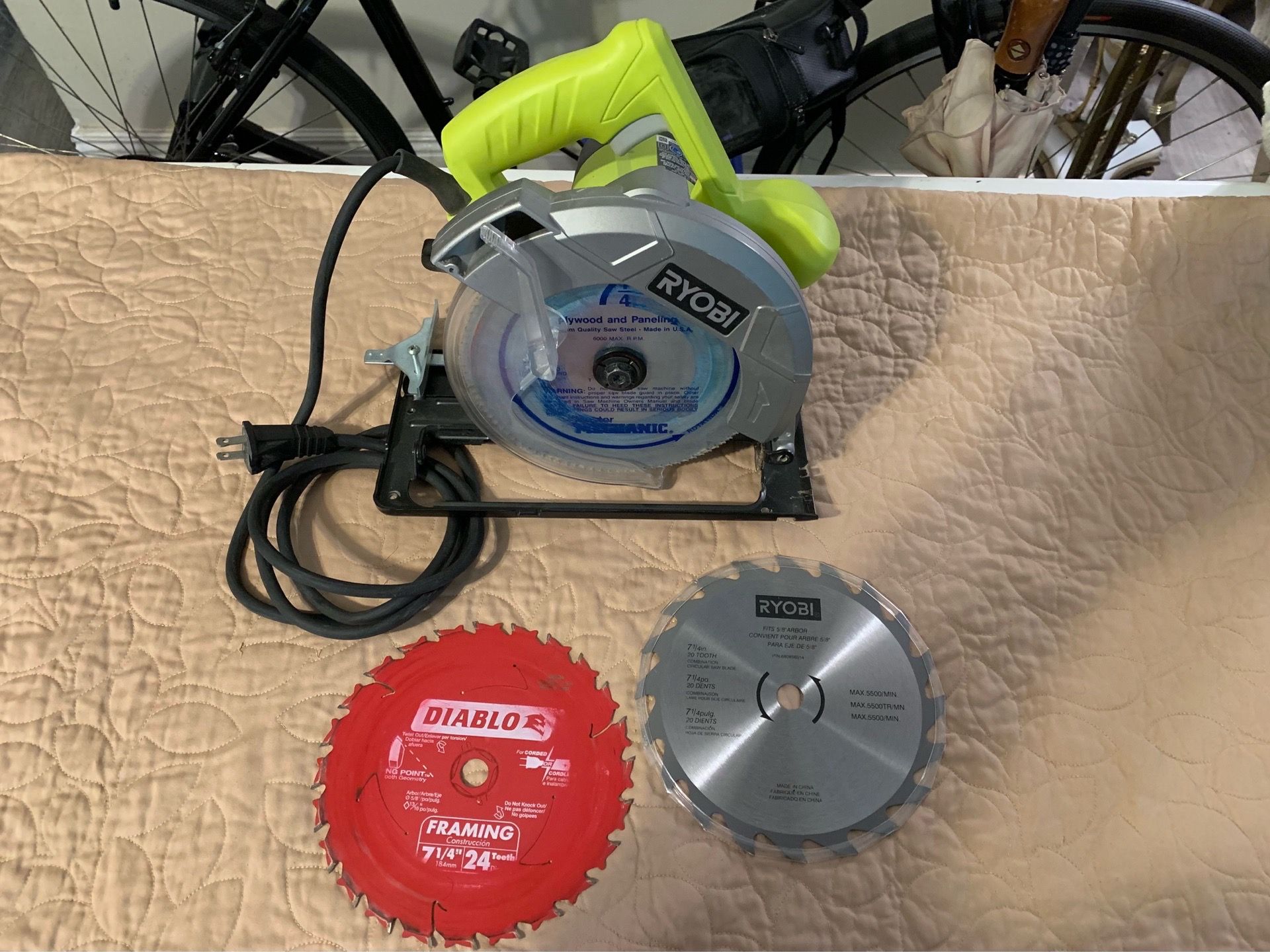 Ryobi 7-1/4" Circular Saw + Extra Blades