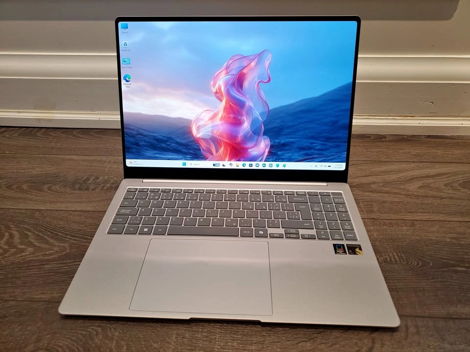 Samsung Galaxy Book4 Edge 16" AMOLED Touch Screen Laptop