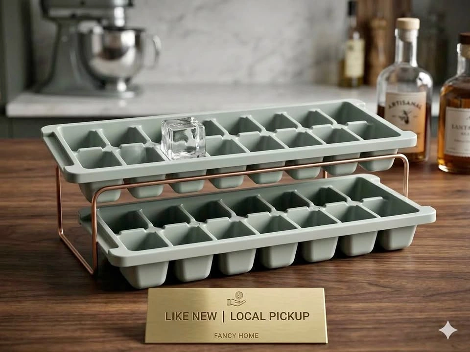 Set of 2 Plastic Ice Cube Trays
