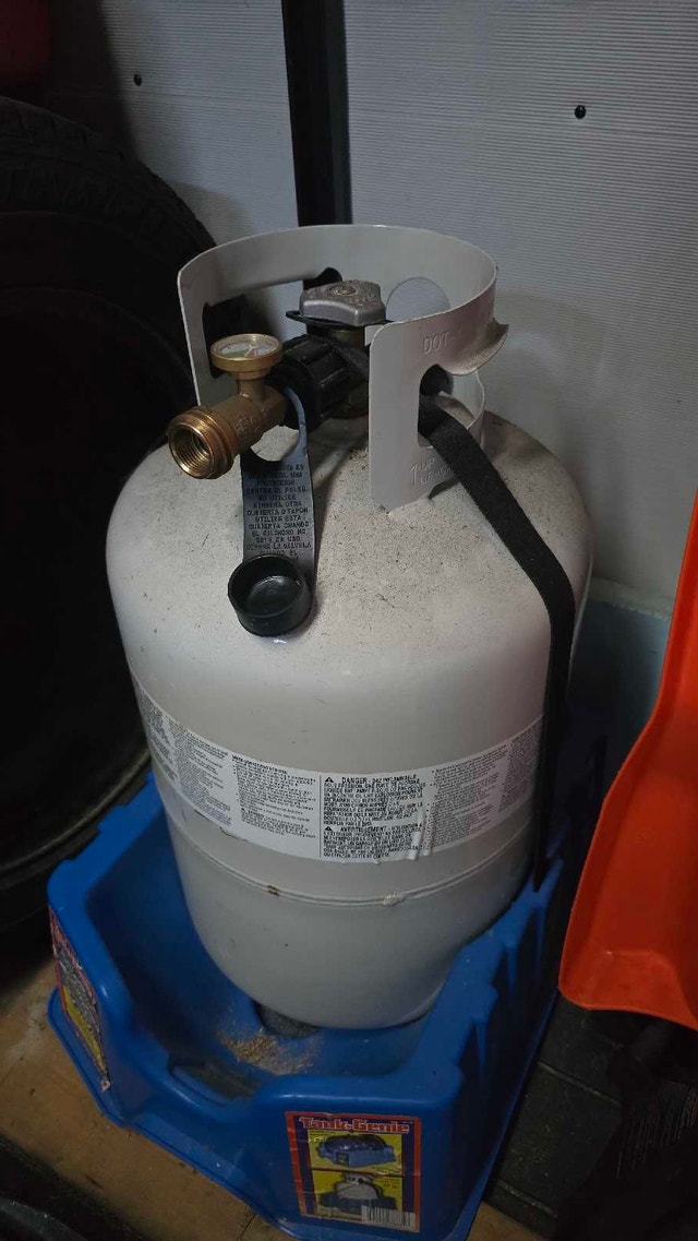 Flame King 30 lb Propane Cylinder