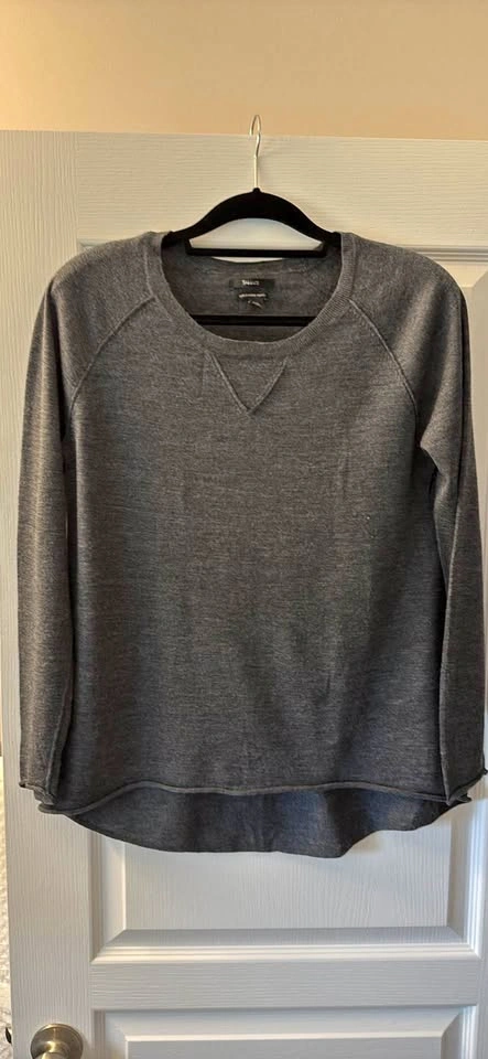Tahari 100% Extrafine Merino Wool Sweater Large