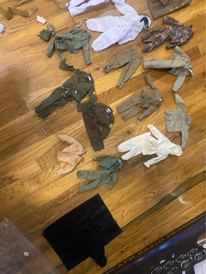 Gi Joe’s out fits with toys - photo 2