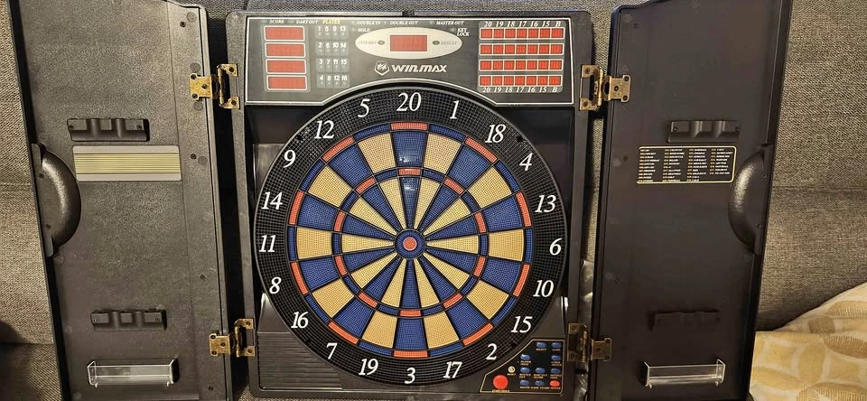 Electronic Dart Board - Damaged but works