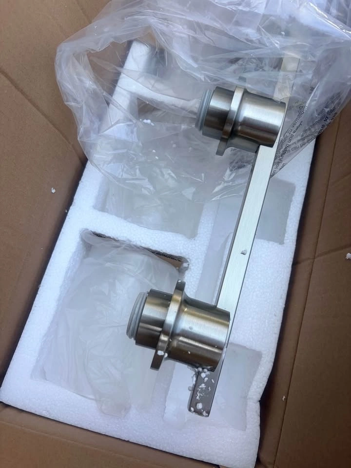 New- Chrome 5 light vanity light with clear glass shades - photo 3