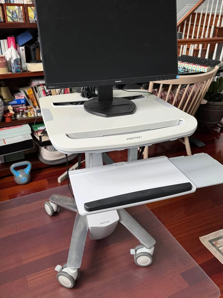 Sit/Stand Ergotron Rolling Computer Station - photo 2